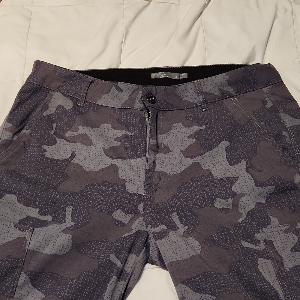 Prana Camouflage zipper fly Capri pants